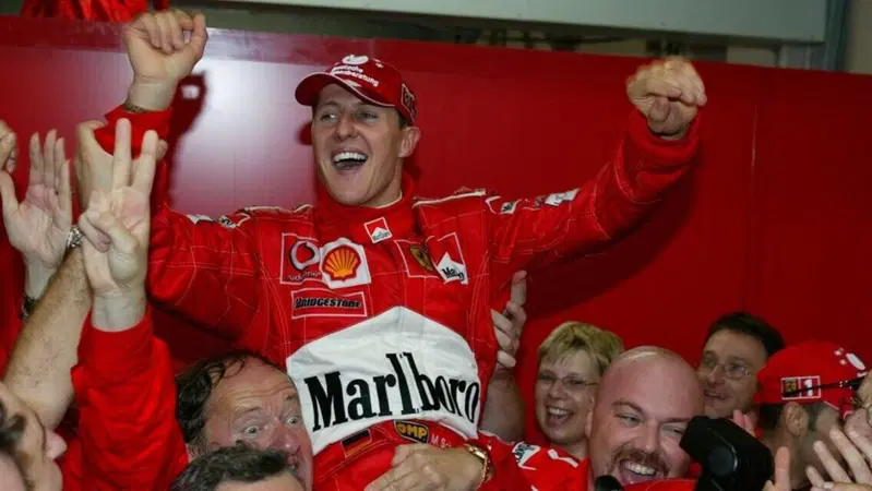 I memorabilia di Michael Schumacher all'asta: si parte da 10 dollari