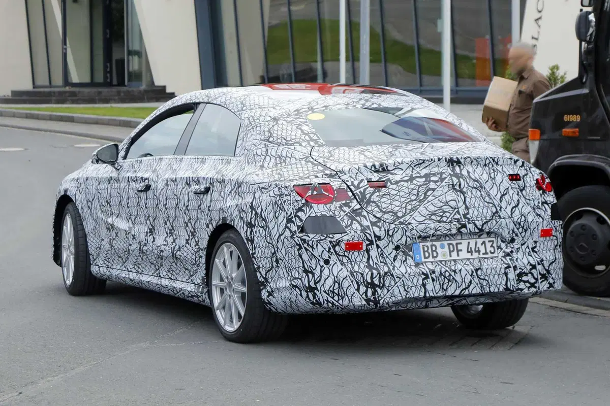 Mercedes EQA, la berlina elettrica arriverà nel 2025 [Foto Spia] (11)