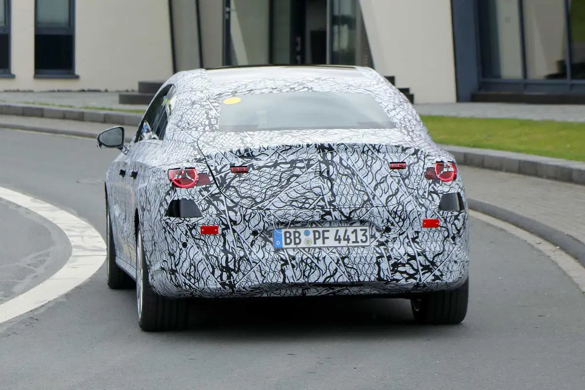 Mercedes EQA, la berlina elettrica arriverà nel 2025 [Foto Spia] (14)