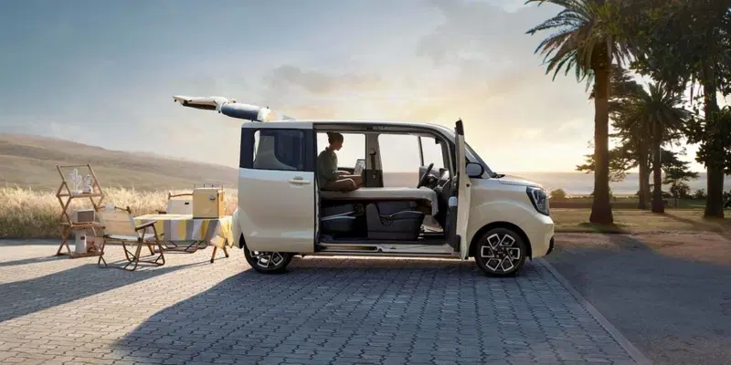 L'interno in stile camper della nuova Kia Ray EV 2023