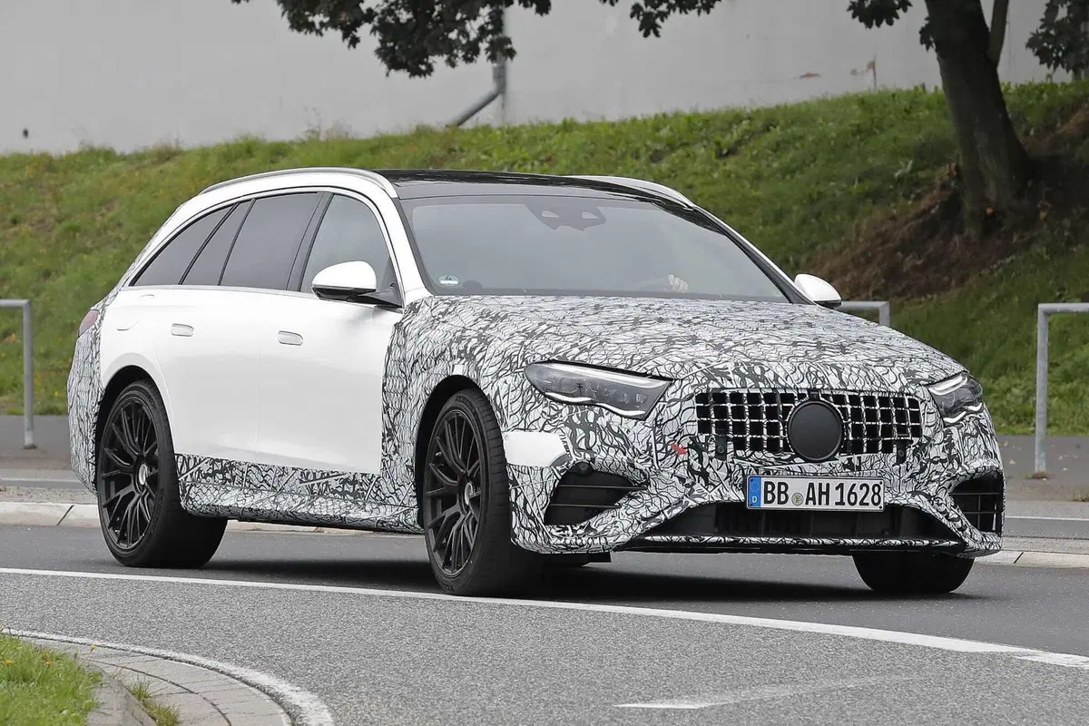 Mercedes AMG E53, il V8 sarà sostituito dal quattro cilindri ibrido [Foto Spia] (2)