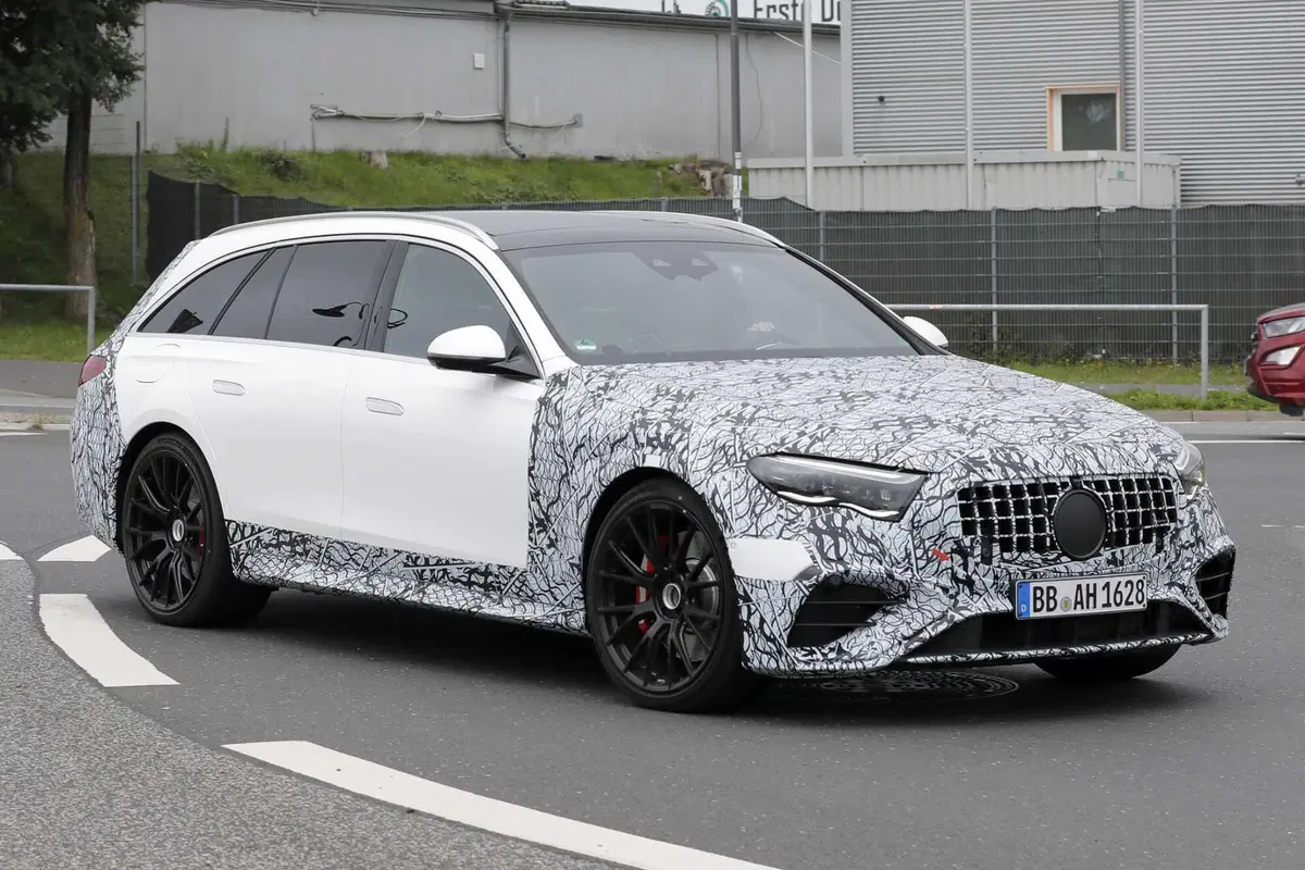 Mercedes AMG E53, il V8 sarà sostituito dal quattro cilindri ibrido [Foto Spia] (3)