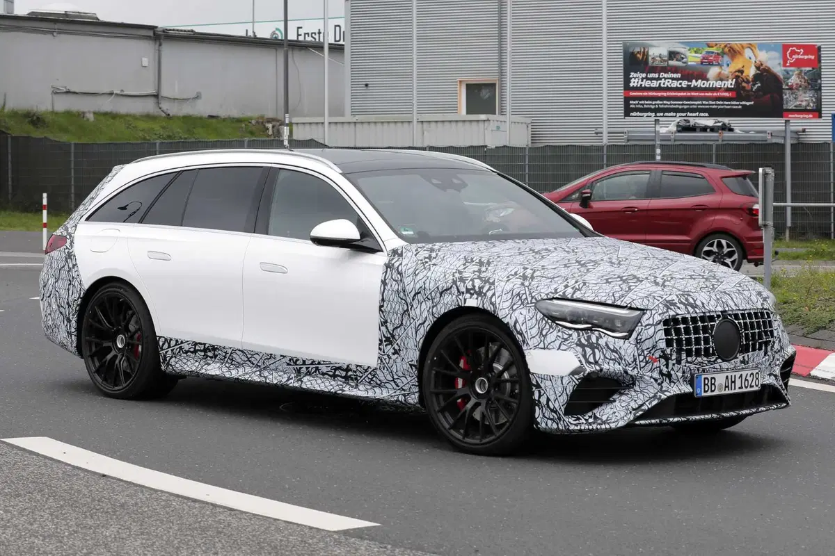 Mercedes AMG E53, il V8 sarà sostituito dal quattro cilindri ibrido [Foto Spia] (4)