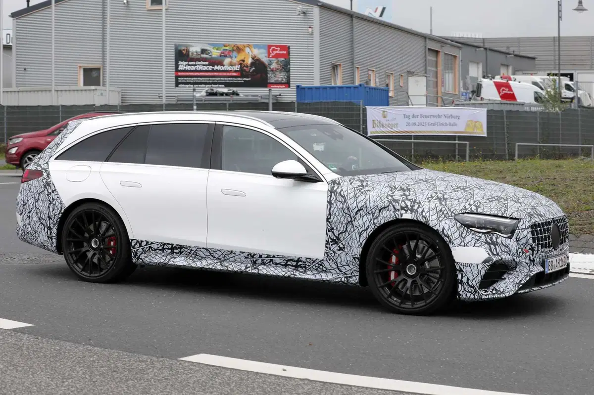Mercedes AMG E53, il V8 sarà sostituito dal quattro cilindri ibrido [Foto Spia] (5)