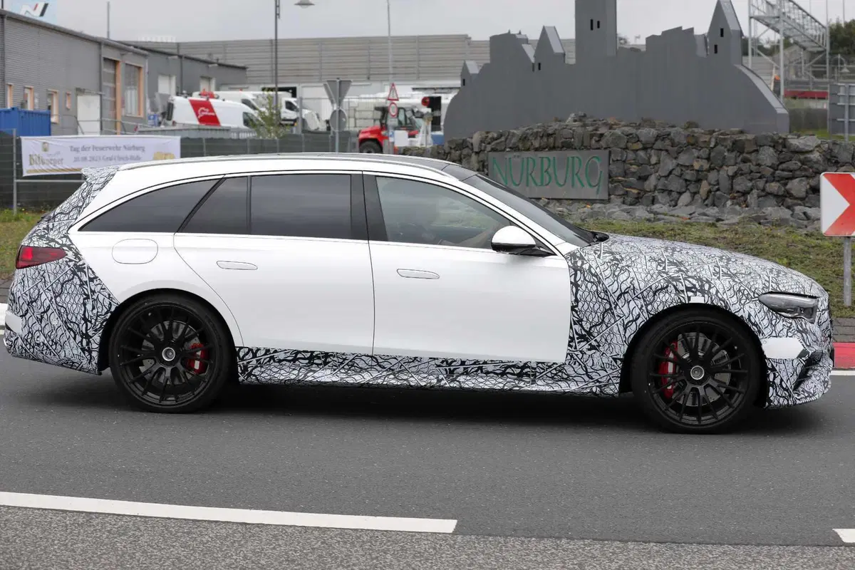 Mercedes AMG E53, il V8 sarà sostituito dal quattro cilindri ibrido [Foto Spia] (7)
