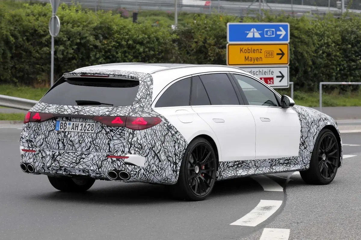 Mercedes AMG E53, il V8 sarà sostituito dal quattro cilindri ibrido [Foto Spia] (10)