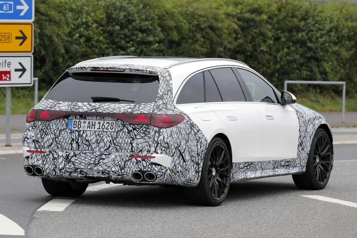 Mercedes AMG E53, il V8 sarà sostituito dal quattro cilindri ibrido [Foto Spia] (11)