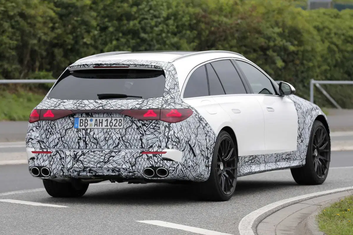 Mercedes AMG E53, il V8 sarà sostituito dal quattro cilindri ibrido [Foto Spia] (12)