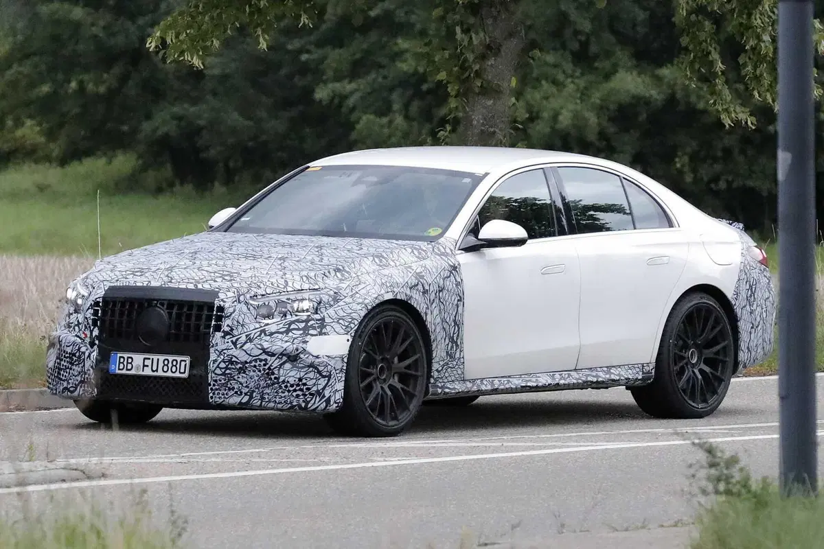 Mercedes AMG E53, il V8 sarà sostituito dal quattro cilindri ibrido [Foto Spia] (13)