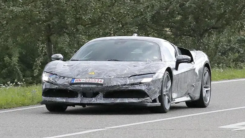 Ferrari SF100: arriva l'erede della SF90? [Foto Spia]