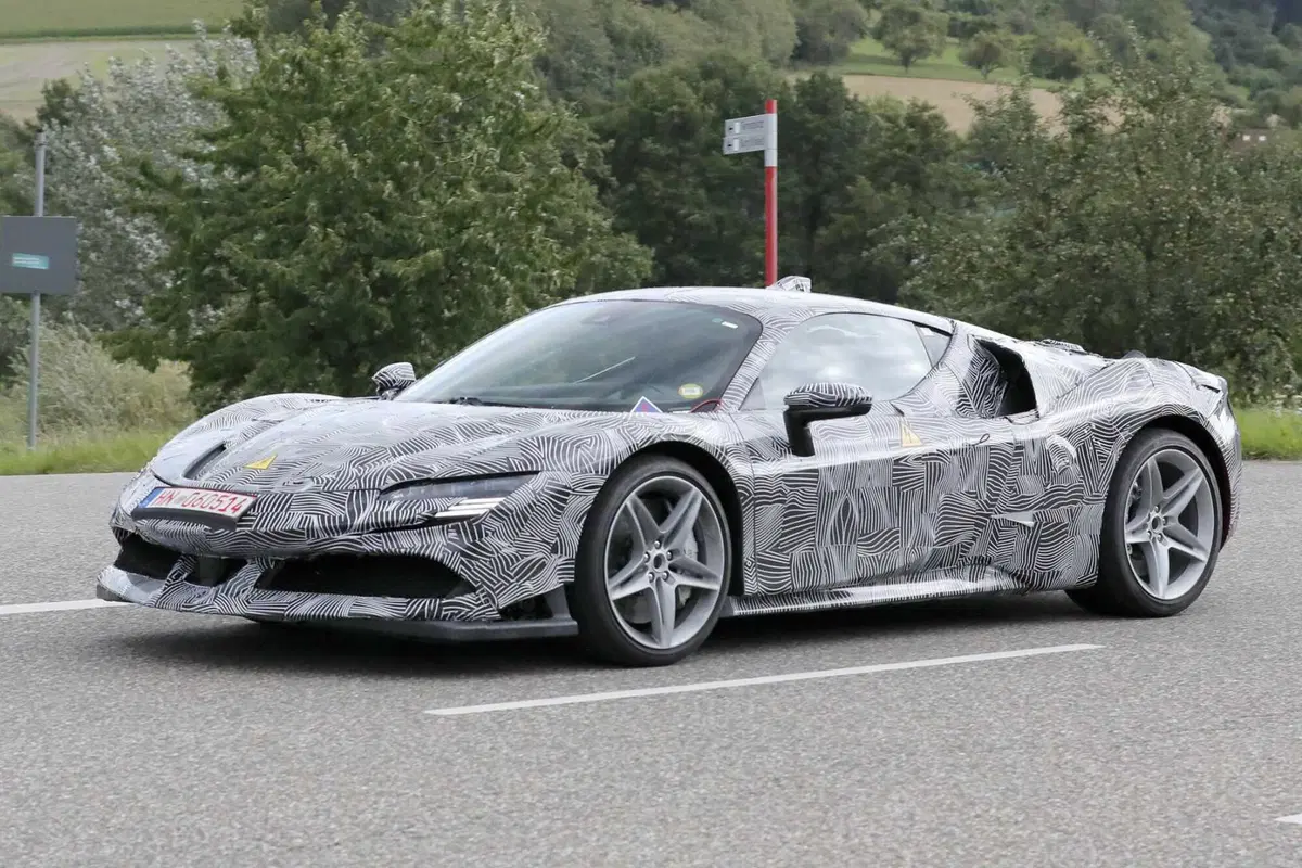 Ferrari SF100: arriva l'erede della SF90? [Foto Spia] (4)