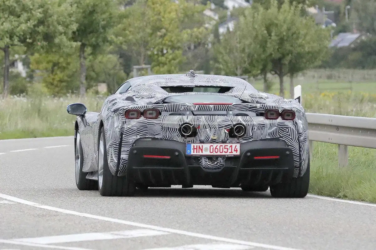 Ferrari SF100: arriva l'erede della SF90? [Foto Spia] (12)