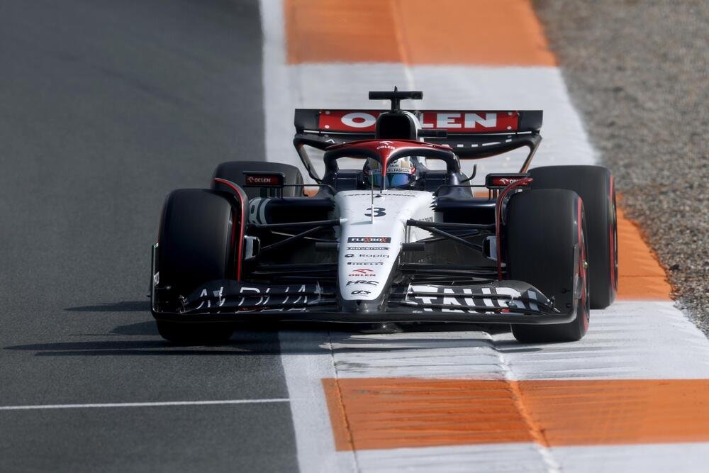 Daniel Ricciardo si &egrave; procurato la frattura del polso a Zandvoort