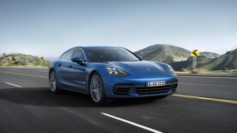 Nuova Porsche Panamera: quando la sportiva incontra il lusso