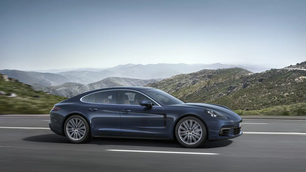 Nuova Porsche Panamera: quando la vettura sportiva incontra il lusso (4)
