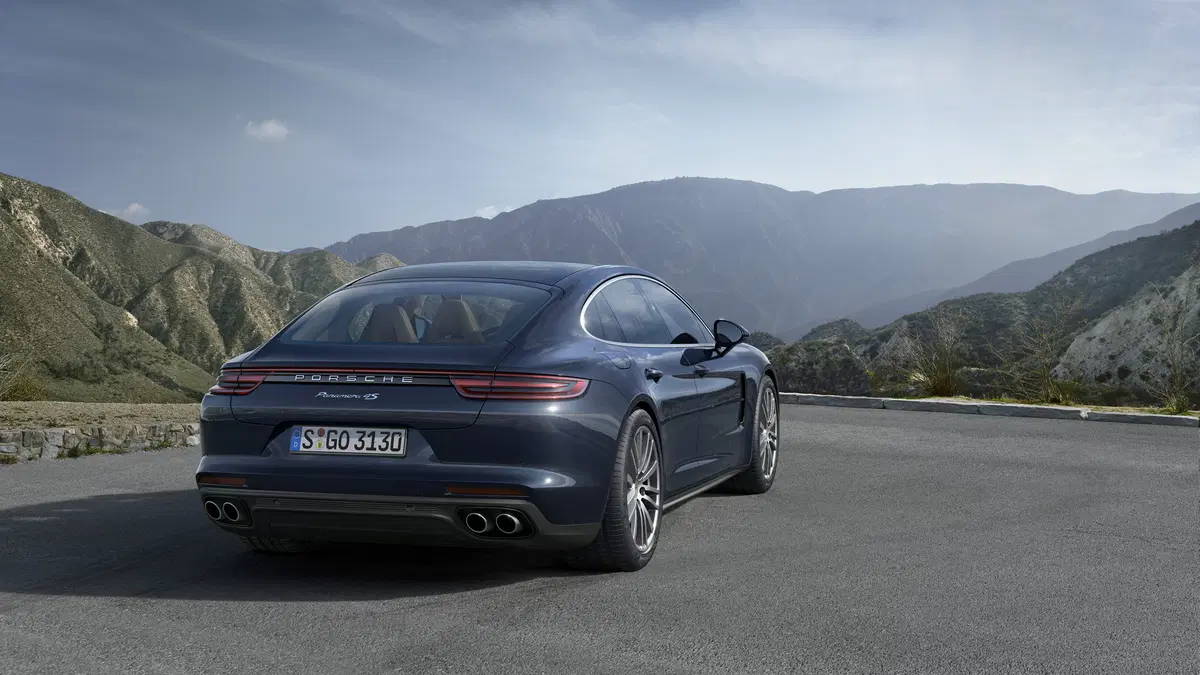 Nuova Porsche Panamera: quando la vettura sportiva incontra il lusso (5)