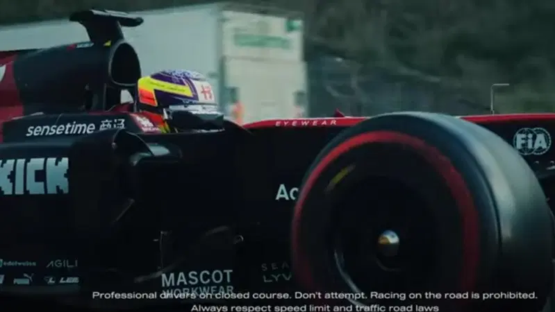 Alfa Romeo di Formula 1 in autostrada, vista da vicino [VIDEO]