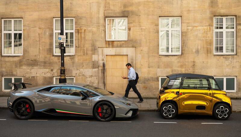 Pi&ugrave; ammirata di una Ferrari: Citroen AMI Gold edition in Gran Bretagna