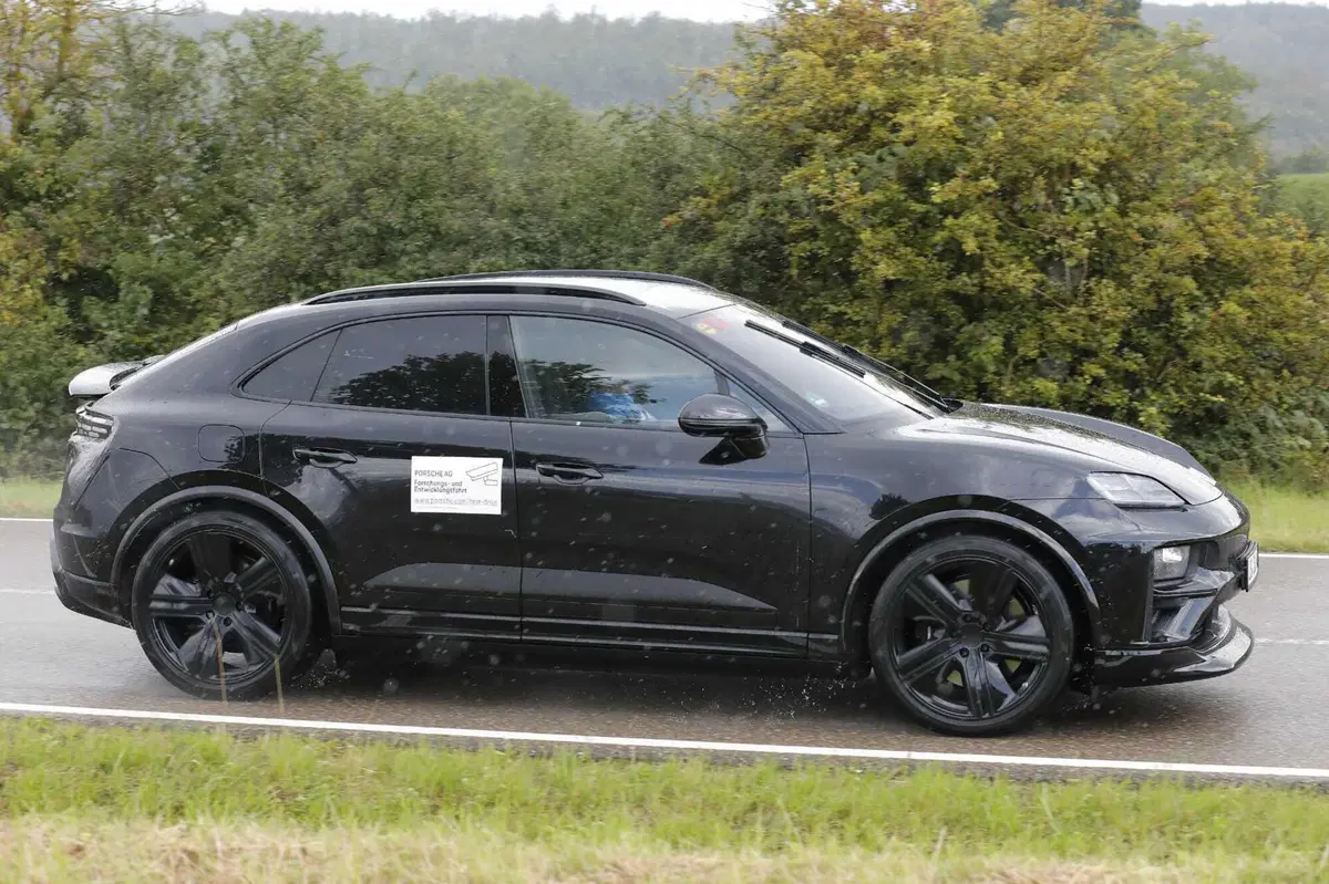 Porsche Macan, l'elettrica è in dirittura d'arrivo [Foto Spia] (4)
