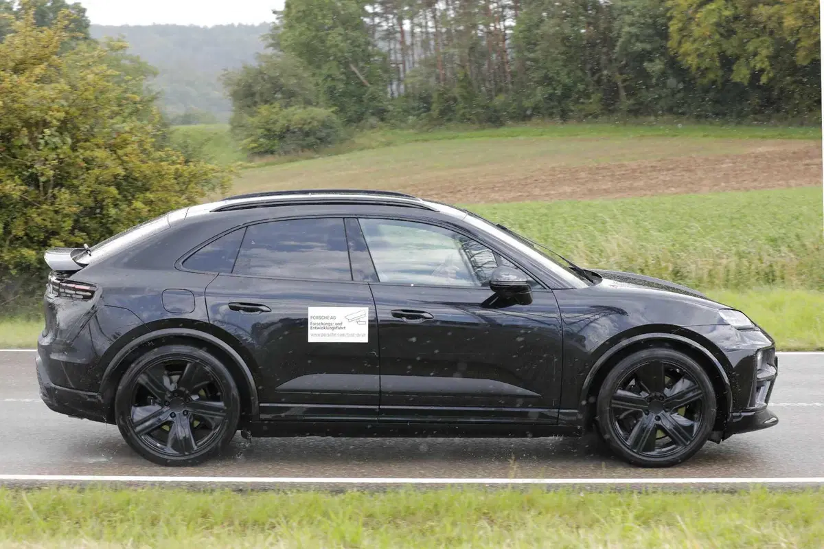 Porsche Macan, l'elettrica è in dirittura d'arrivo [Foto Spia] (5)