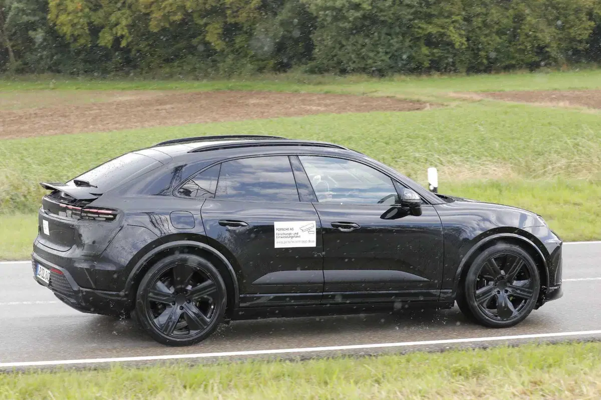 Porsche Macan, l'elettrica è in dirittura d'arrivo [Foto Spia] (6)