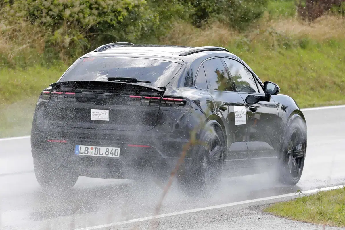 Porsche Macan, l'elettrica è in dirittura d'arrivo [Foto Spia] (8)