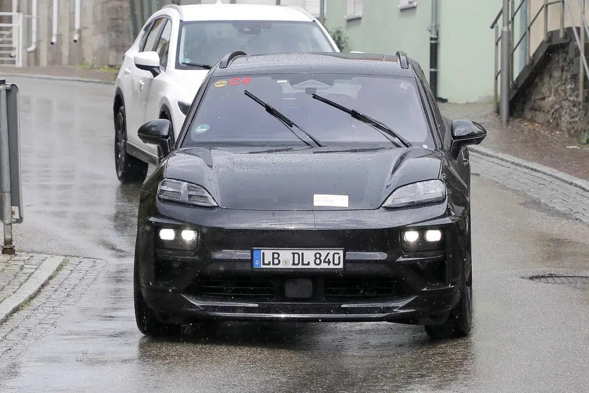 Porsche Macan, l'elettrica è in dirittura d'arrivo [Foto Spia] (10)