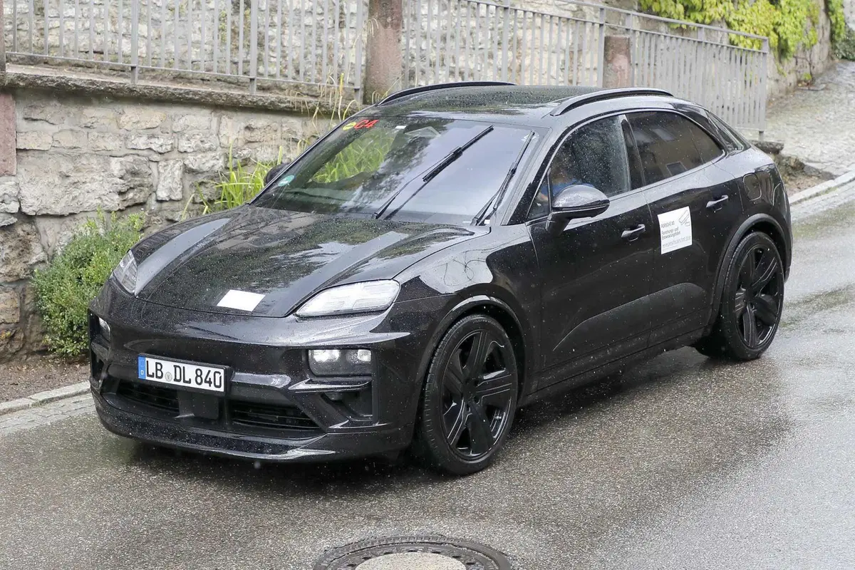 Porsche Macan, l'elettrica è in dirittura d'arrivo [Foto Spia] (13)