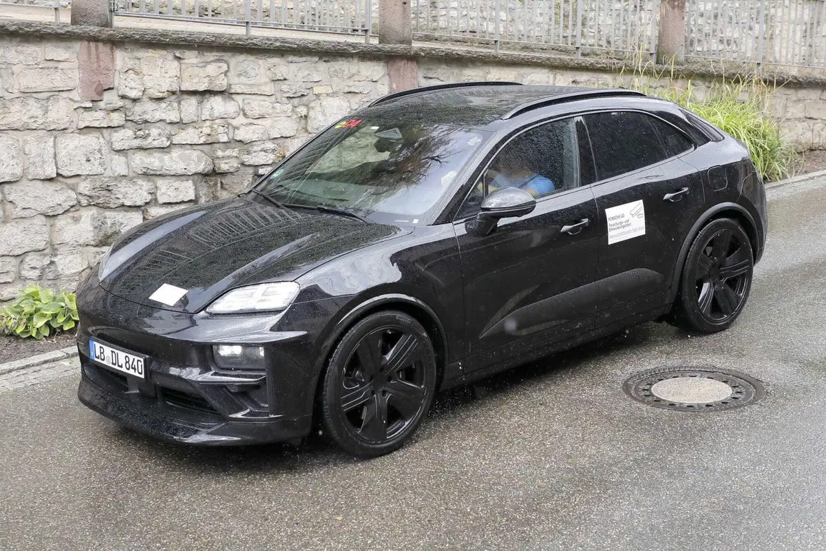 Porsche Macan, l'elettrica è in dirittura d'arrivo [Foto Spia] (14)