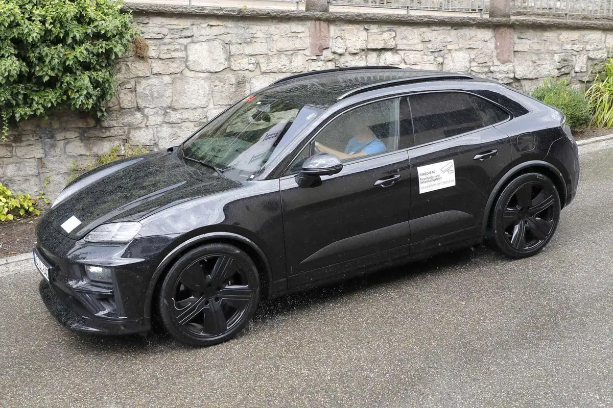 Porsche Macan, l'elettrica è in dirittura d'arrivo [Foto Spia] (15)