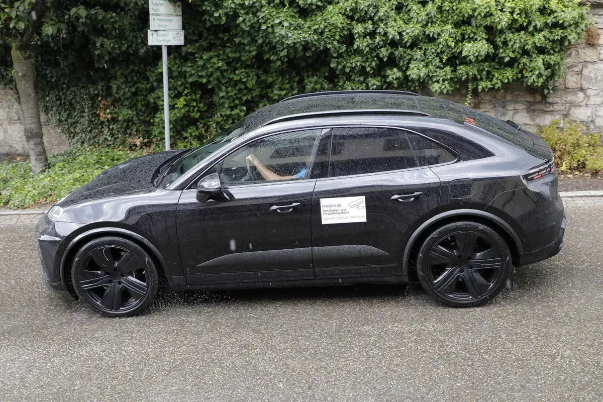 Porsche Macan, l'elettrica è in dirittura d'arrivo [Foto Spia] (16)