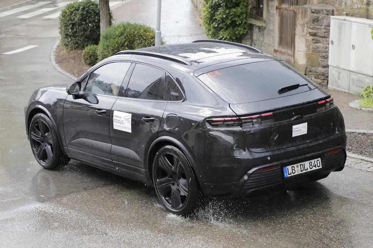 Porsche Macan, l'elettrica è in dirittura d'arrivo [Foto Spia] (19)