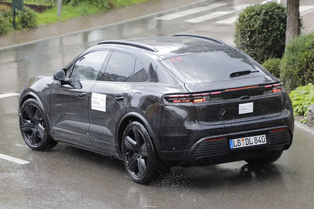 Porsche Macan, l'elettrica è in dirittura d'arrivo [Foto Spia] (20)