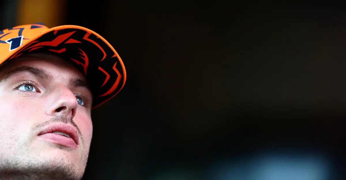 Max Verstappen guida la Aston Martin Valkyrie ma corre un po' troppo...[VIDEO]