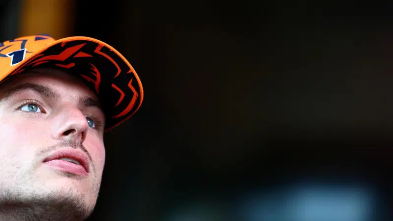 Max Verstappen guida la Aston Martin Valkyrie ma corre un po' troppo...[VIDEO]