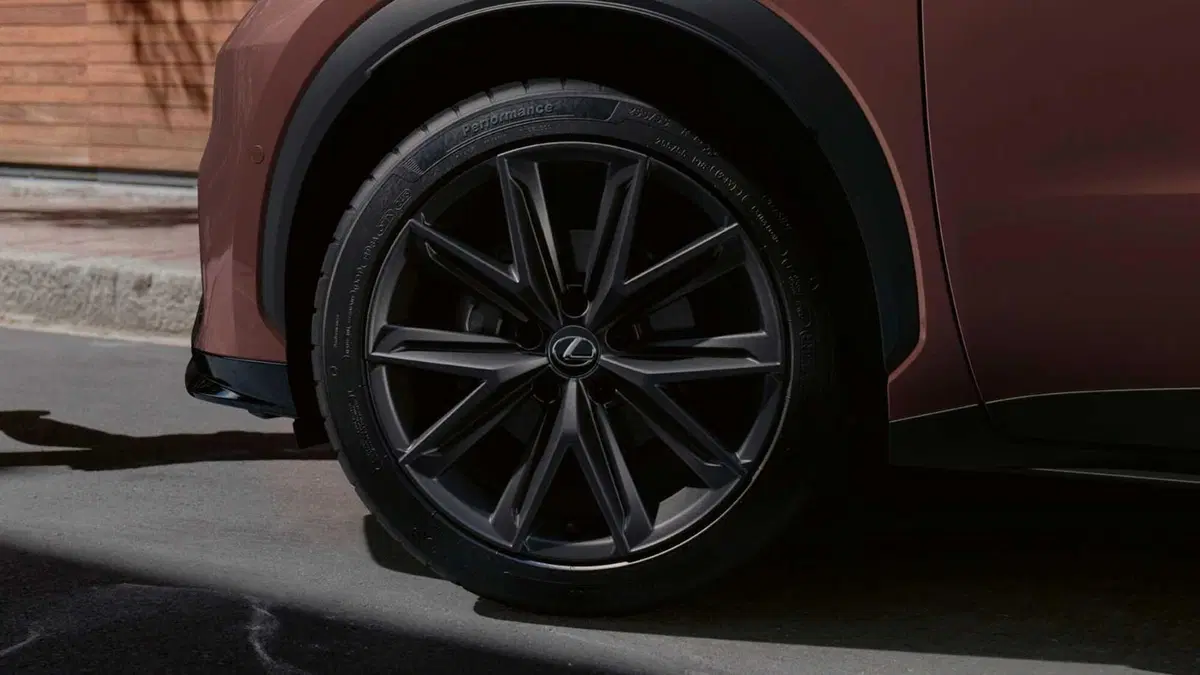 Lexus LBX (13)