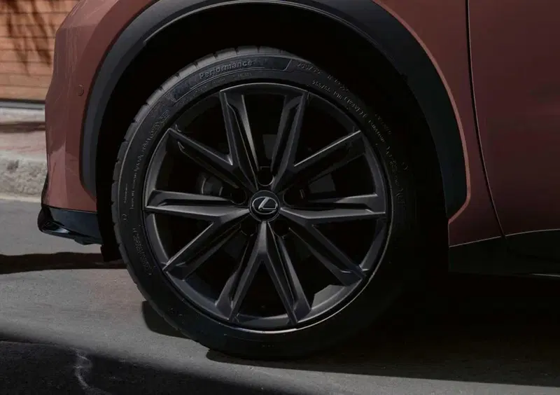 Lexus LBX (13)
