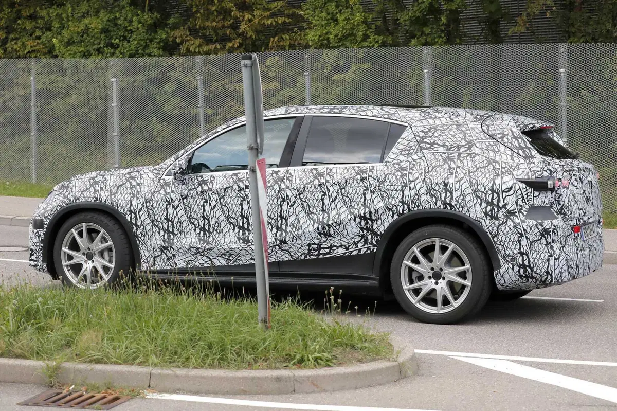 Mercedes EQC, la seconda generazione avrà 1.000 km di autonomia [Foto Spia] (8)
