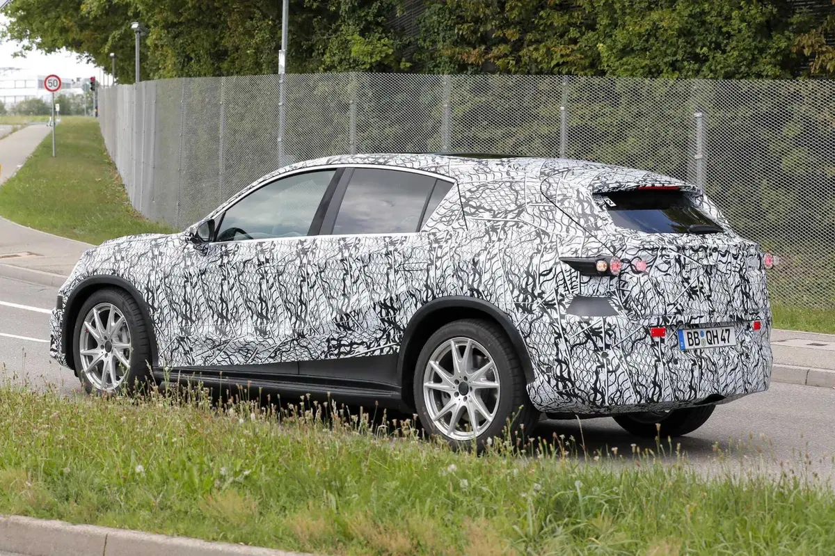 Mercedes EQC, la seconda generazione avrà 1.000 km di autonomia [Foto Spia] (9)