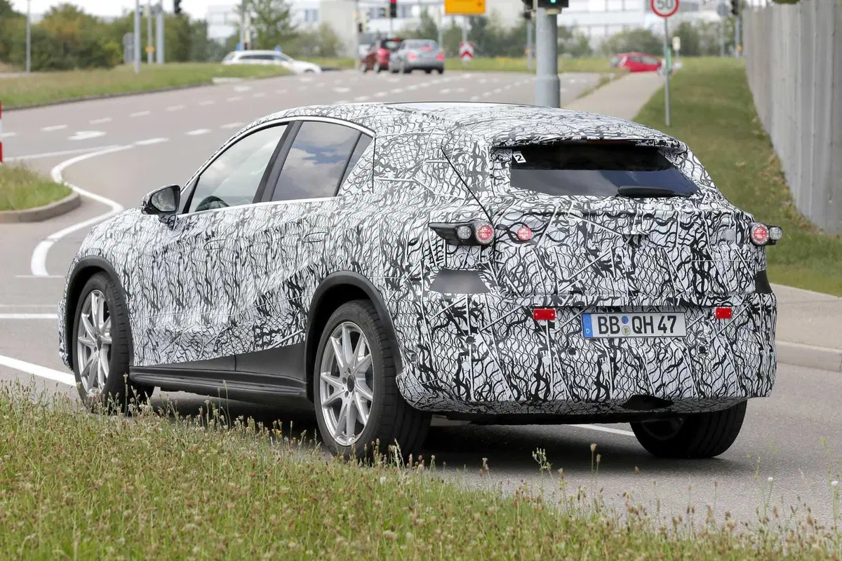 Mercedes EQC, la seconda generazione avrà 1.000 km di autonomia [Foto Spia] (10)