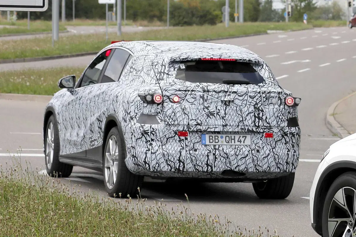Mercedes EQC, la seconda generazione avrà 1.000 km di autonomia [Foto Spia] (12)