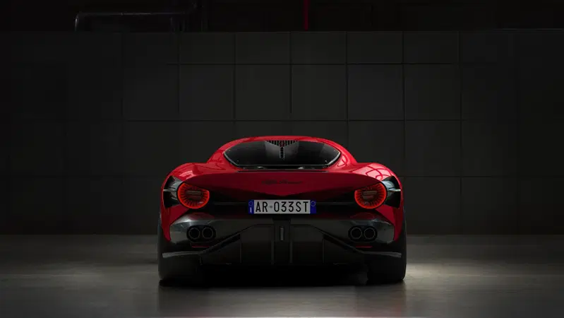Il posteriore della nuova Alfa Romeo 33 Stradale