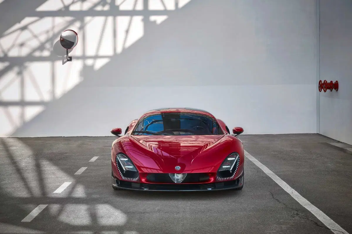 Alfa Romeo 33 Stradale: un fisico bestiale e il coraggio di sognare (3)