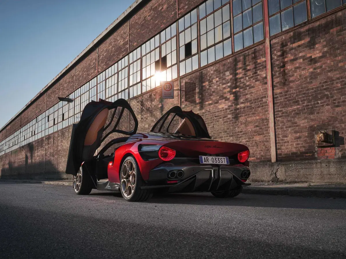 Alfa Romeo 33 Stradale: un fisico bestiale e il coraggio di sognare (5)