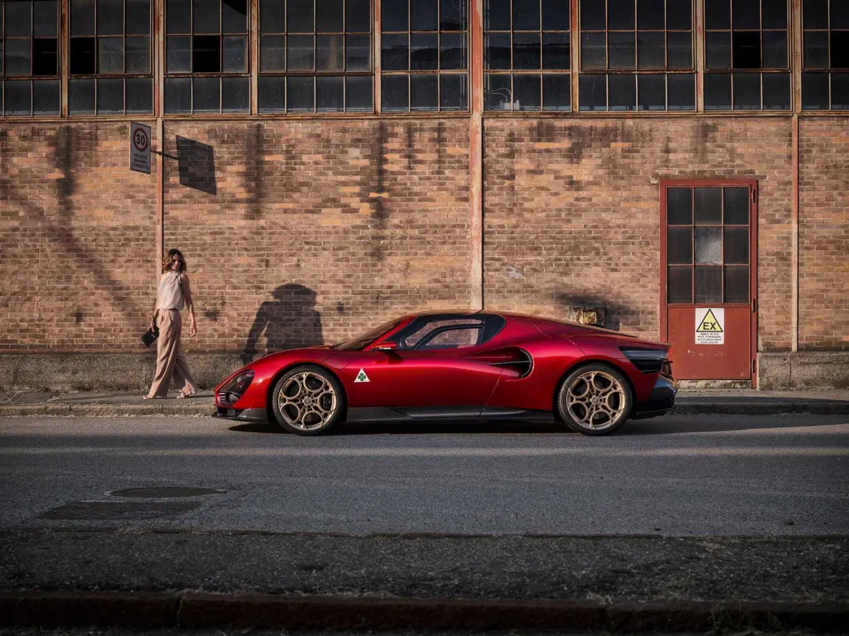 Alfa Romeo 33 Stradale: un fisico bestiale e il coraggio di sognare (6)