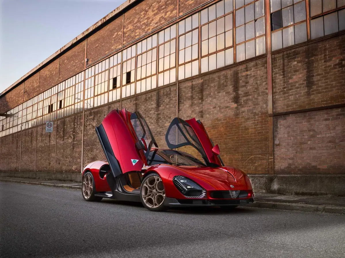 Alfa Romeo 33 Stradale: un fisico bestiale e il coraggio di sognare (7)