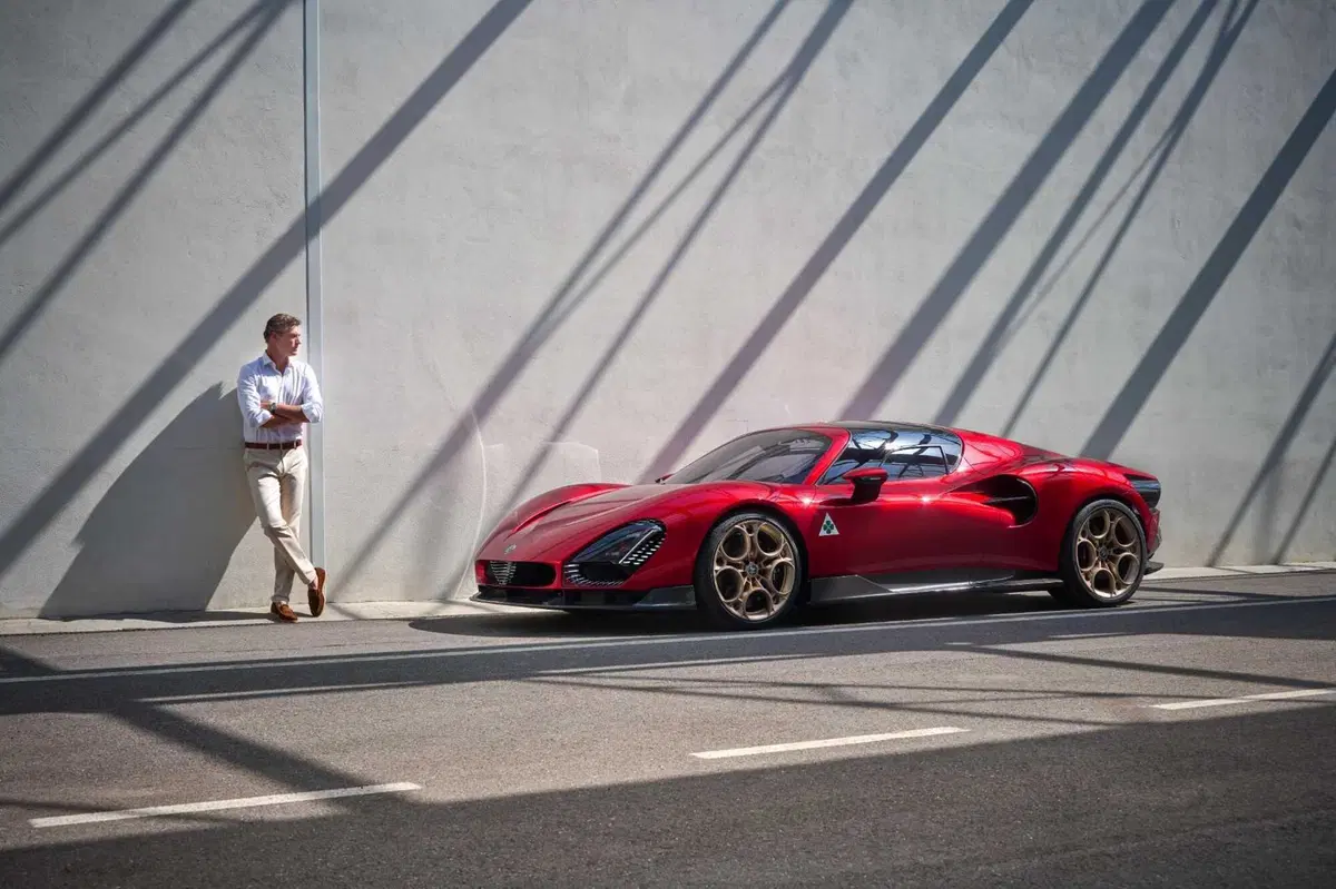 Alfa Romeo 33 Stradale: un fisico bestiale e il coraggio di sognare (11)