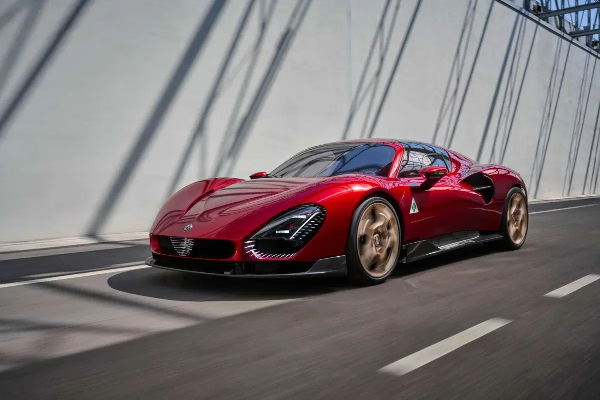 Alfa Romeo 33 Stradale: un fisico bestiale e il coraggio di sognare (15)