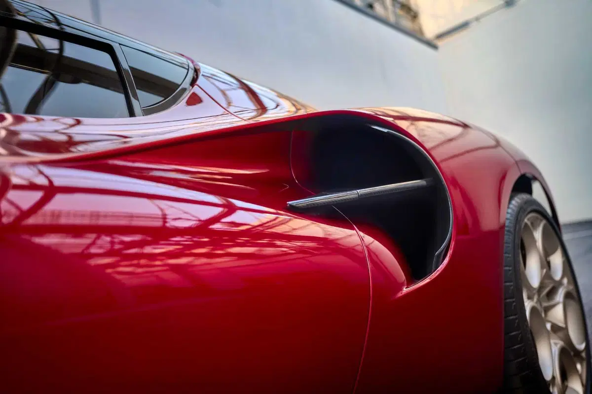 Alfa Romeo 33 Stradale: un fisico bestiale e il coraggio di sognare (17)