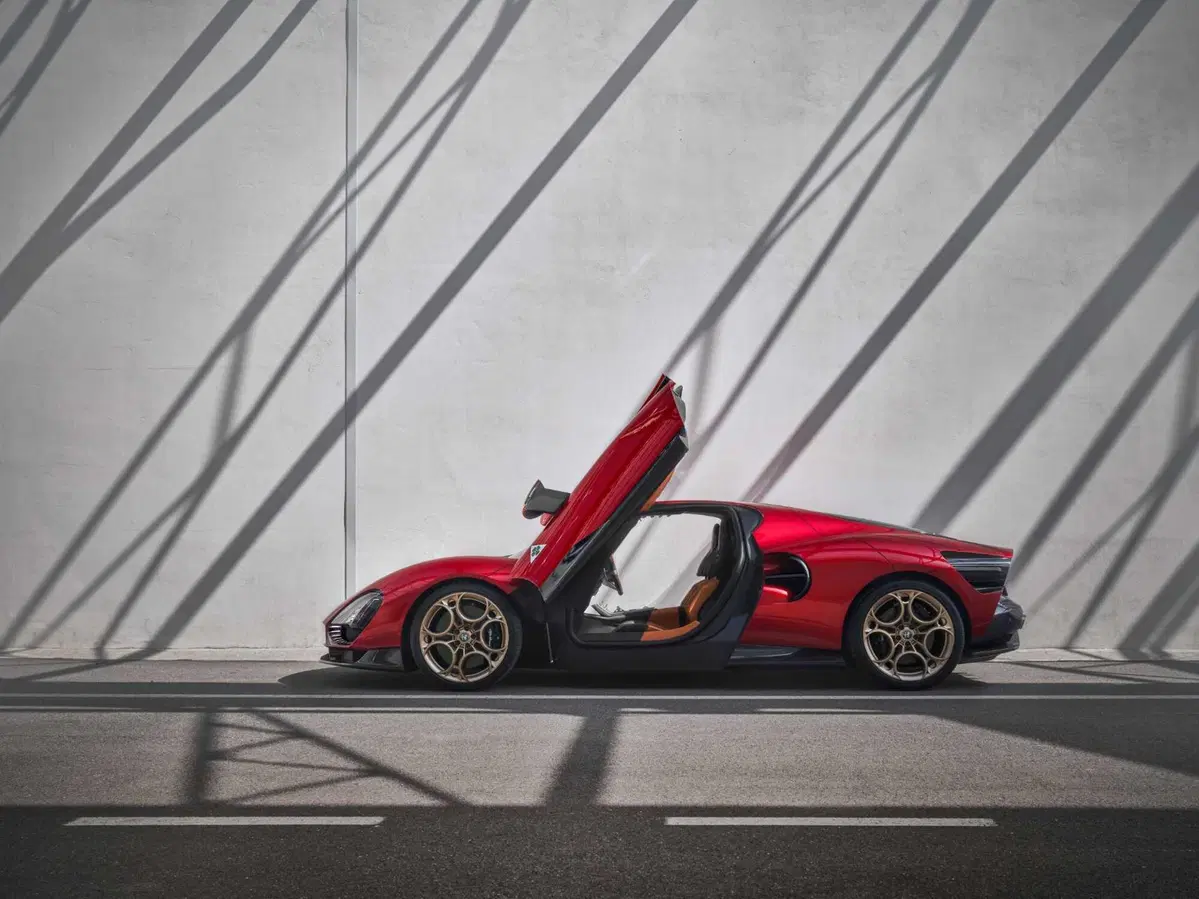 Alfa Romeo 33 Stradale: un fisico bestiale e il coraggio di sognare (18)